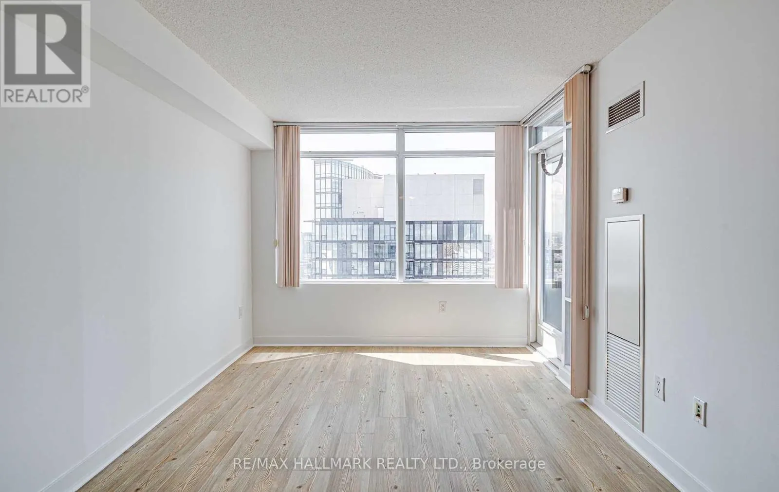 4509 - 25 TELEGRAM MEWS