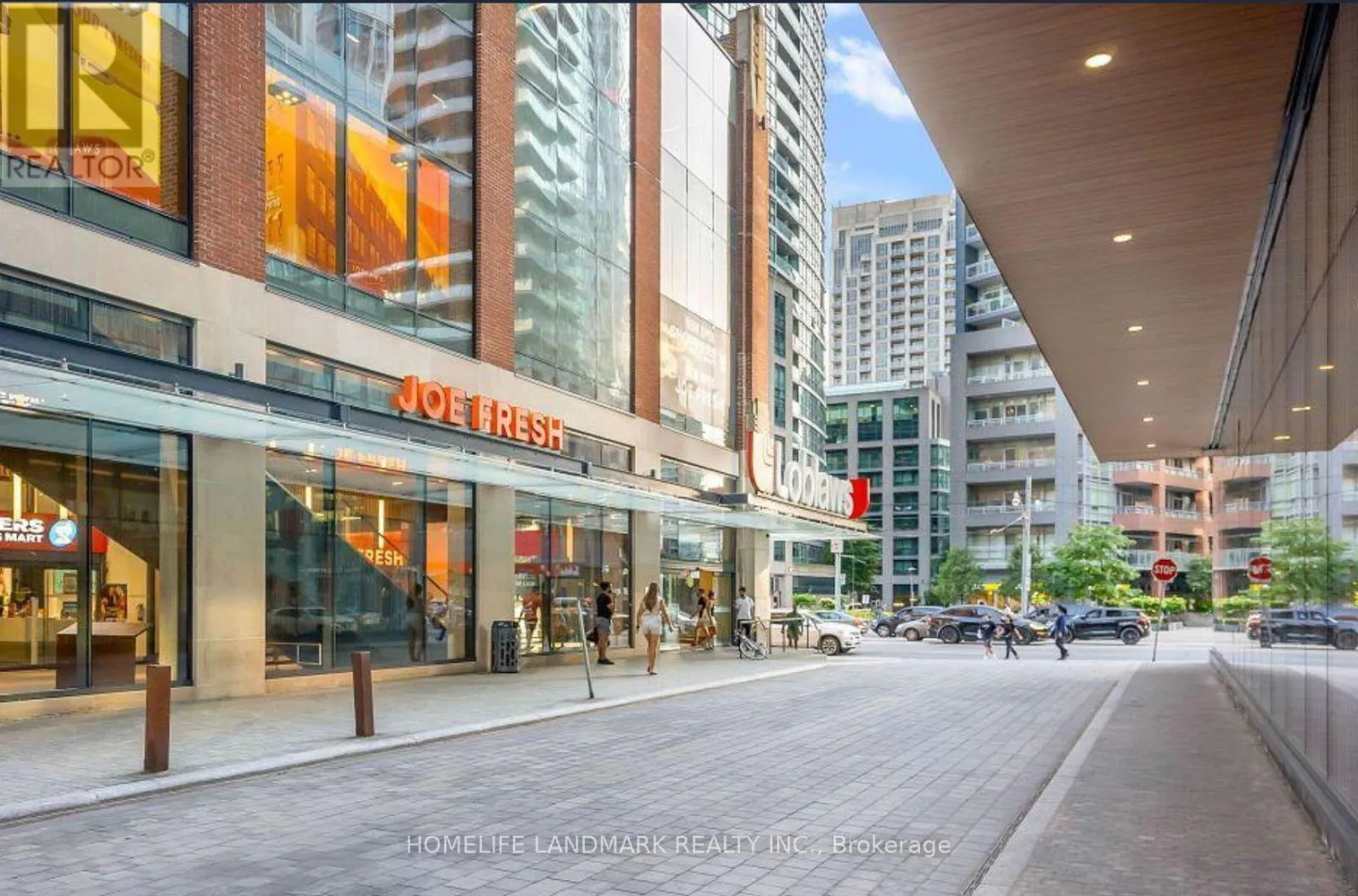 911 - 19 BATHURST STREET