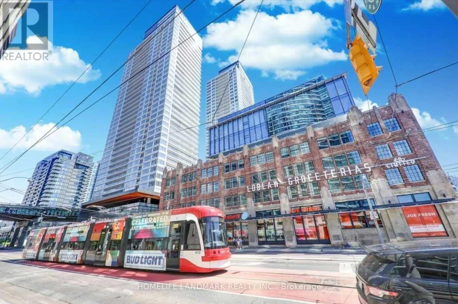 911 - 19 BATHURST STREET