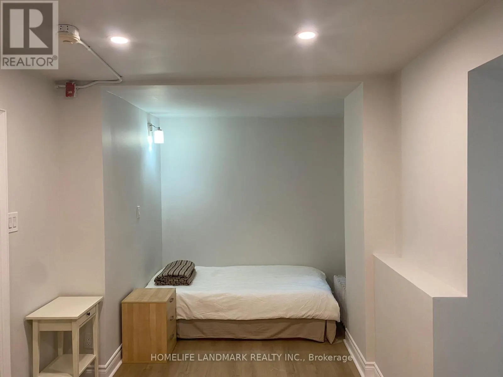#5 - 353 SPADINA AVENUE