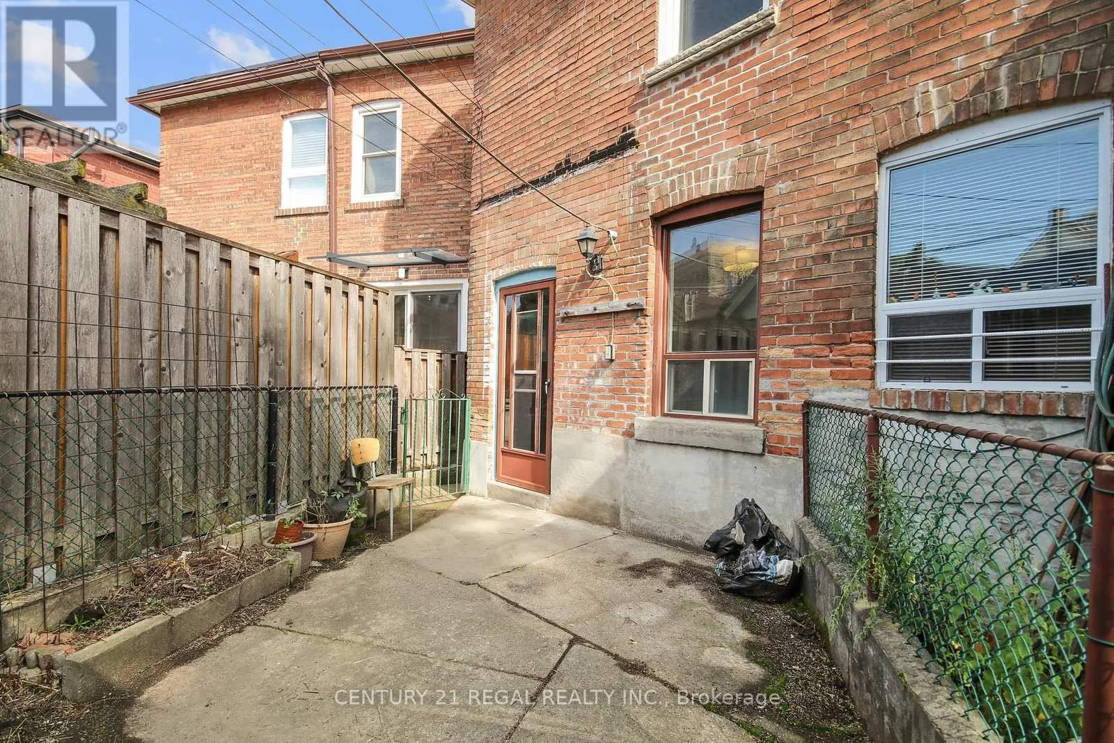 300 MONTROSE AVENUE