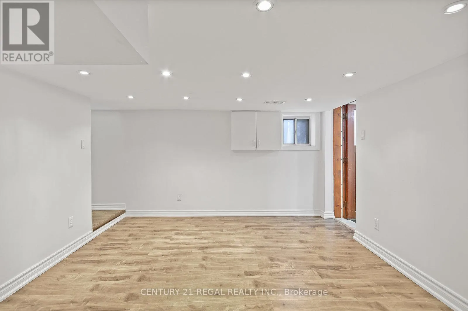 300 MONTROSE AVENUE
