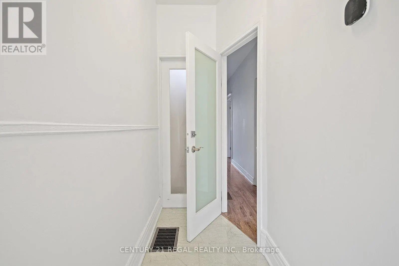 300 MONTROSE AVENUE