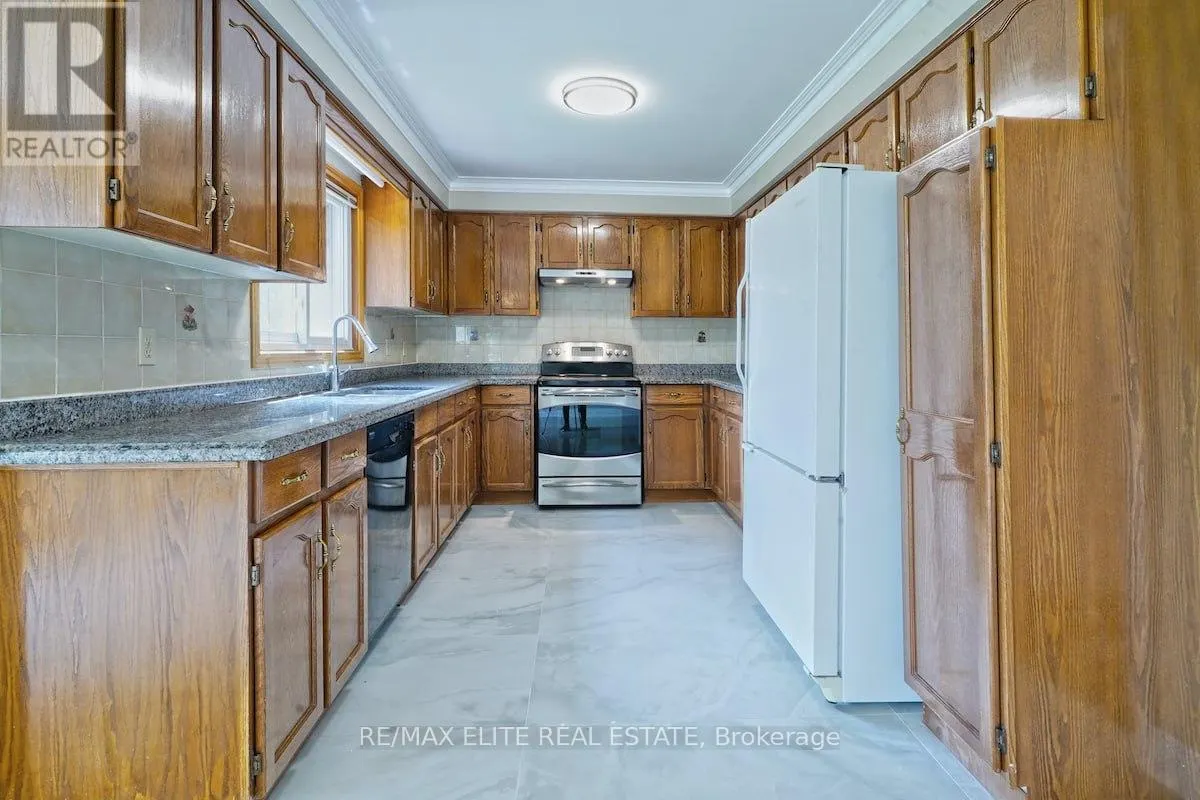 MAIN - 219 CONNAUGHT AVENUE