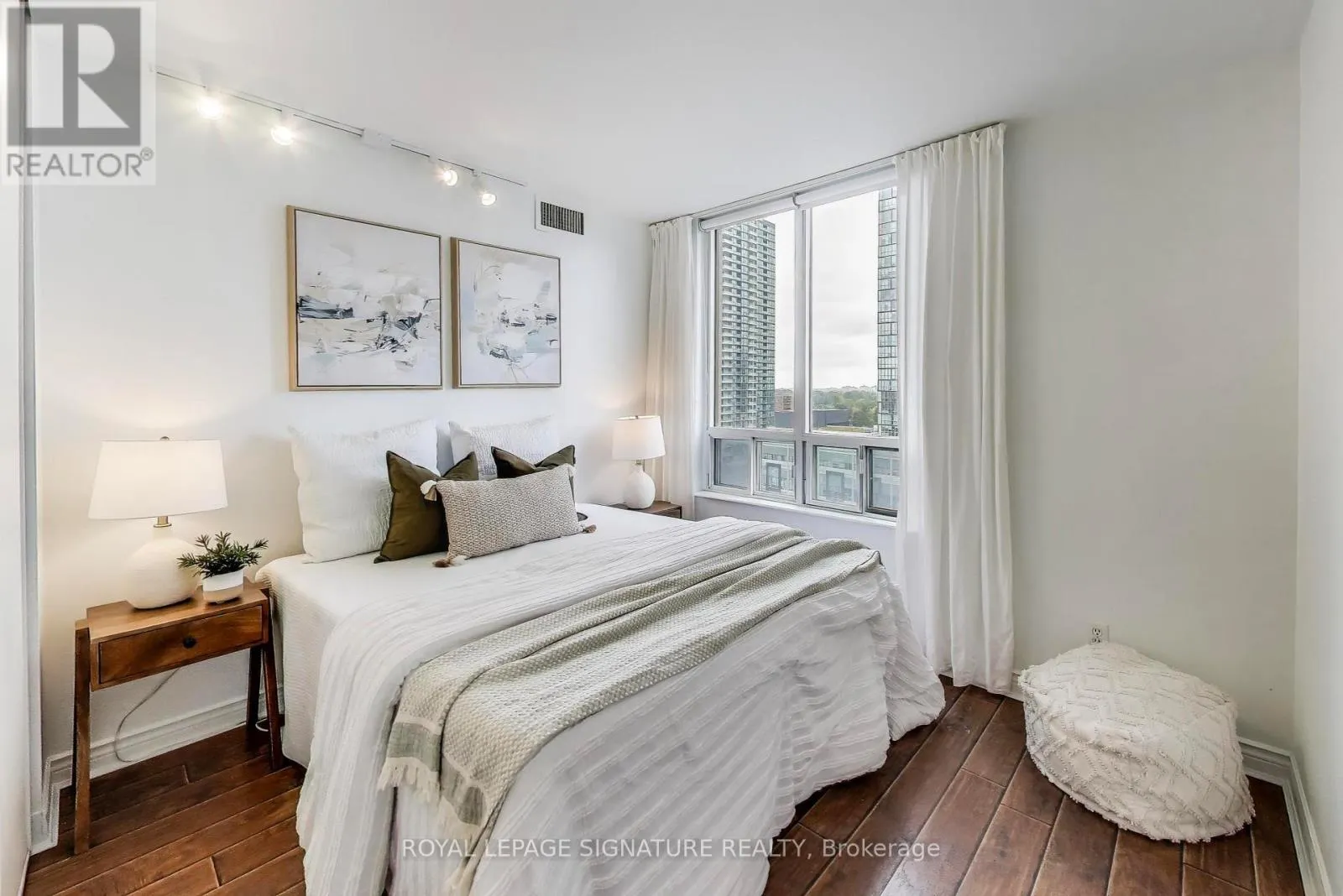 1610 - 256 DORIS AVENUE