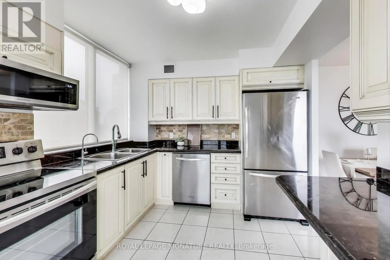 1610 - 256 DORIS AVENUE