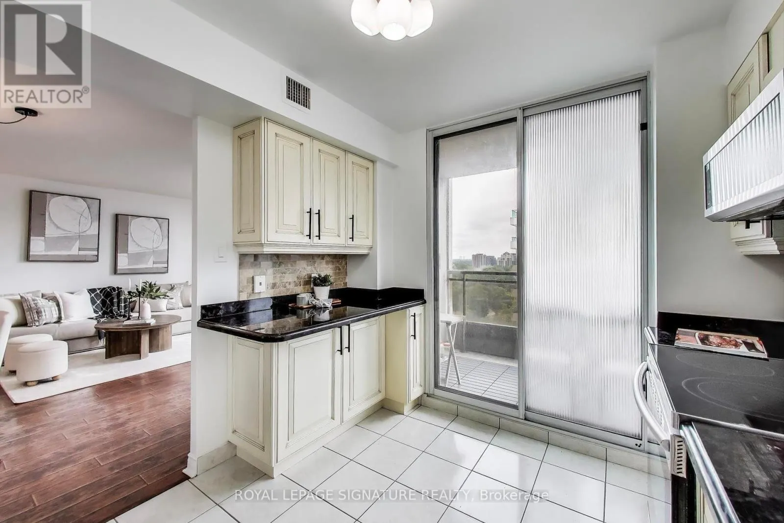 1610 - 256 DORIS AVENUE