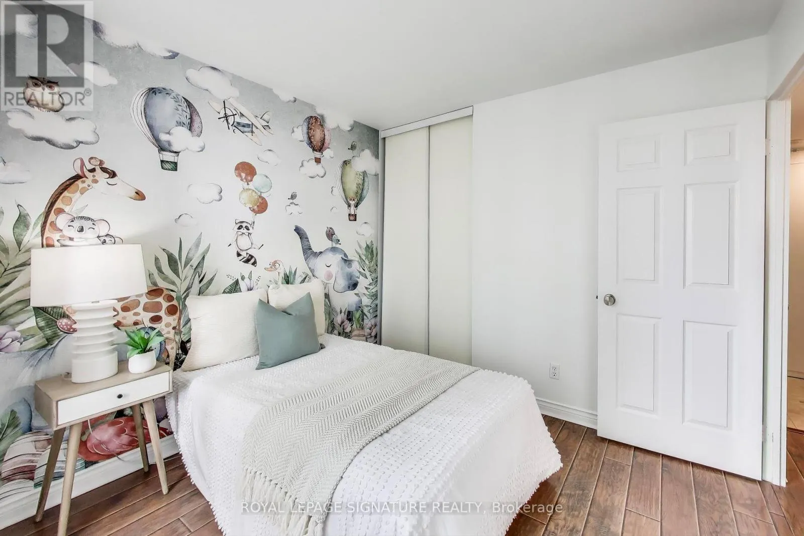 1610 - 256 DORIS AVENUE