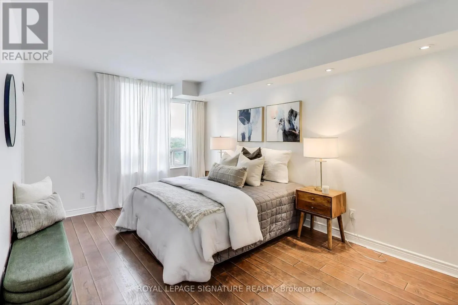1610 - 256 DORIS AVENUE