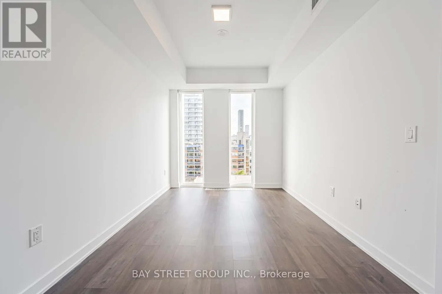 1008 - 50 MCCAUL STREET