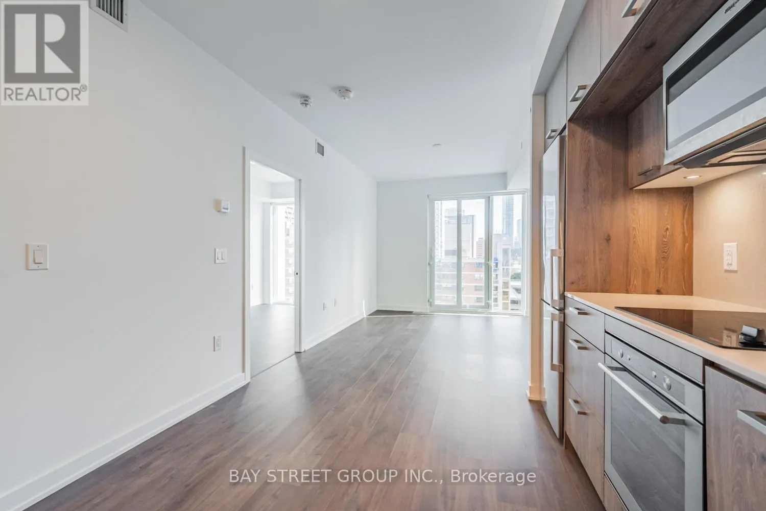 1008 - 50 MCCAUL STREET