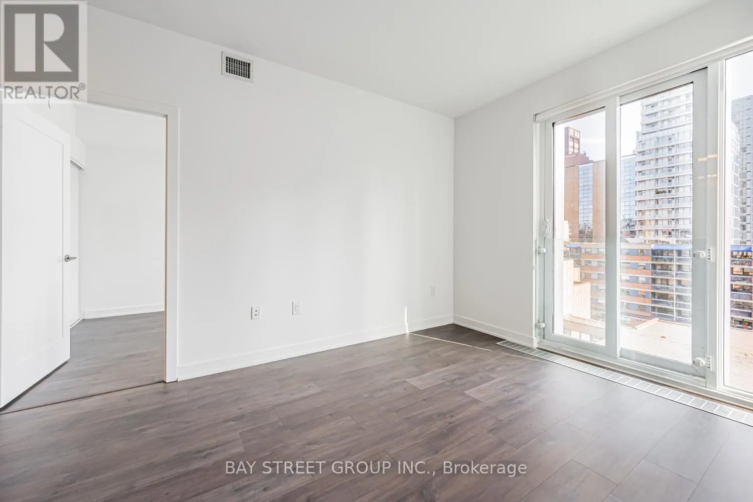 1008 - 50 MCCAUL STREET