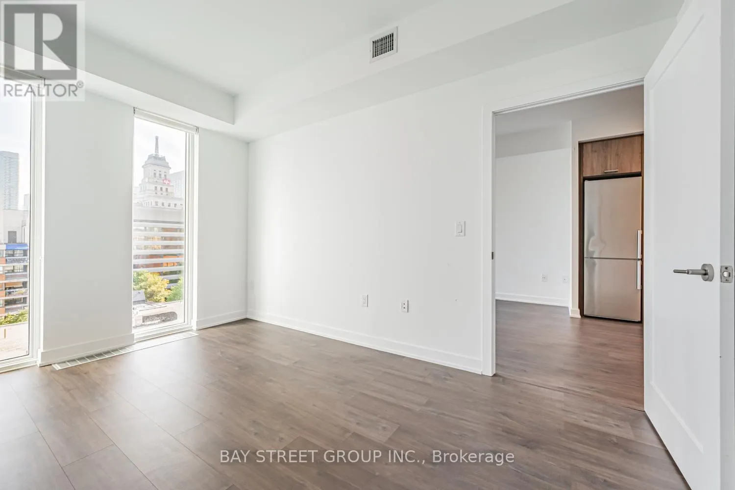 1008 - 50 MCCAUL STREET