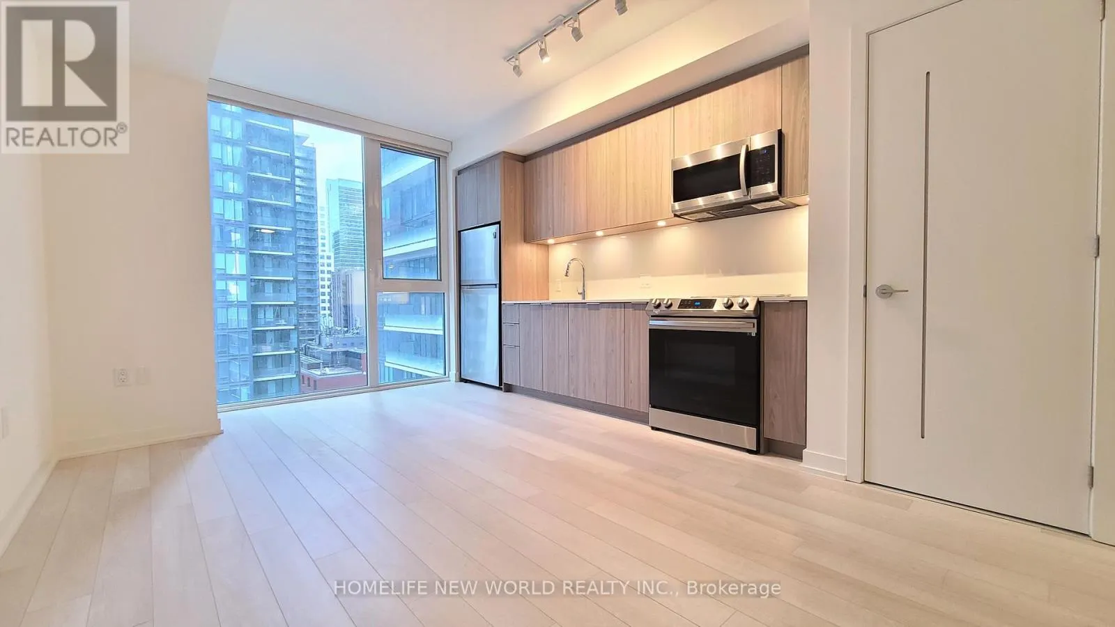 1305 - 357 KING STREET W