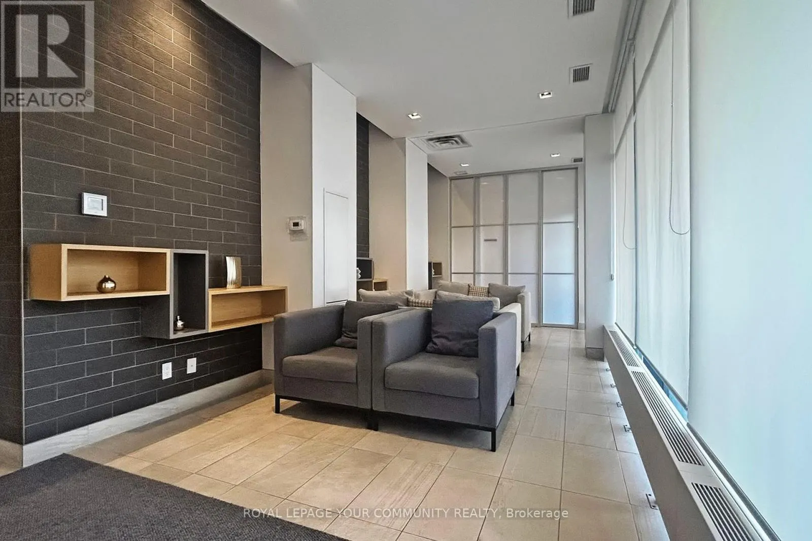 416 - 150 FAIRVIEW MALL DRIVE