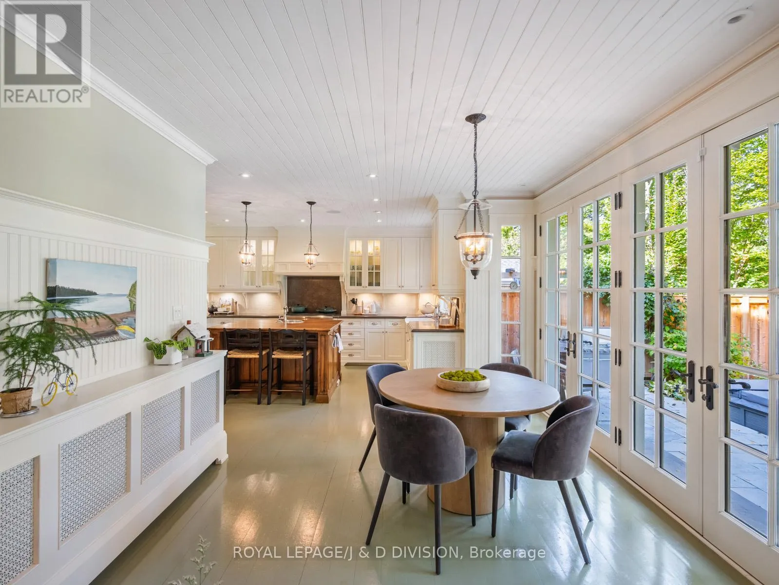 11 CORTLEIGH CRESCENT