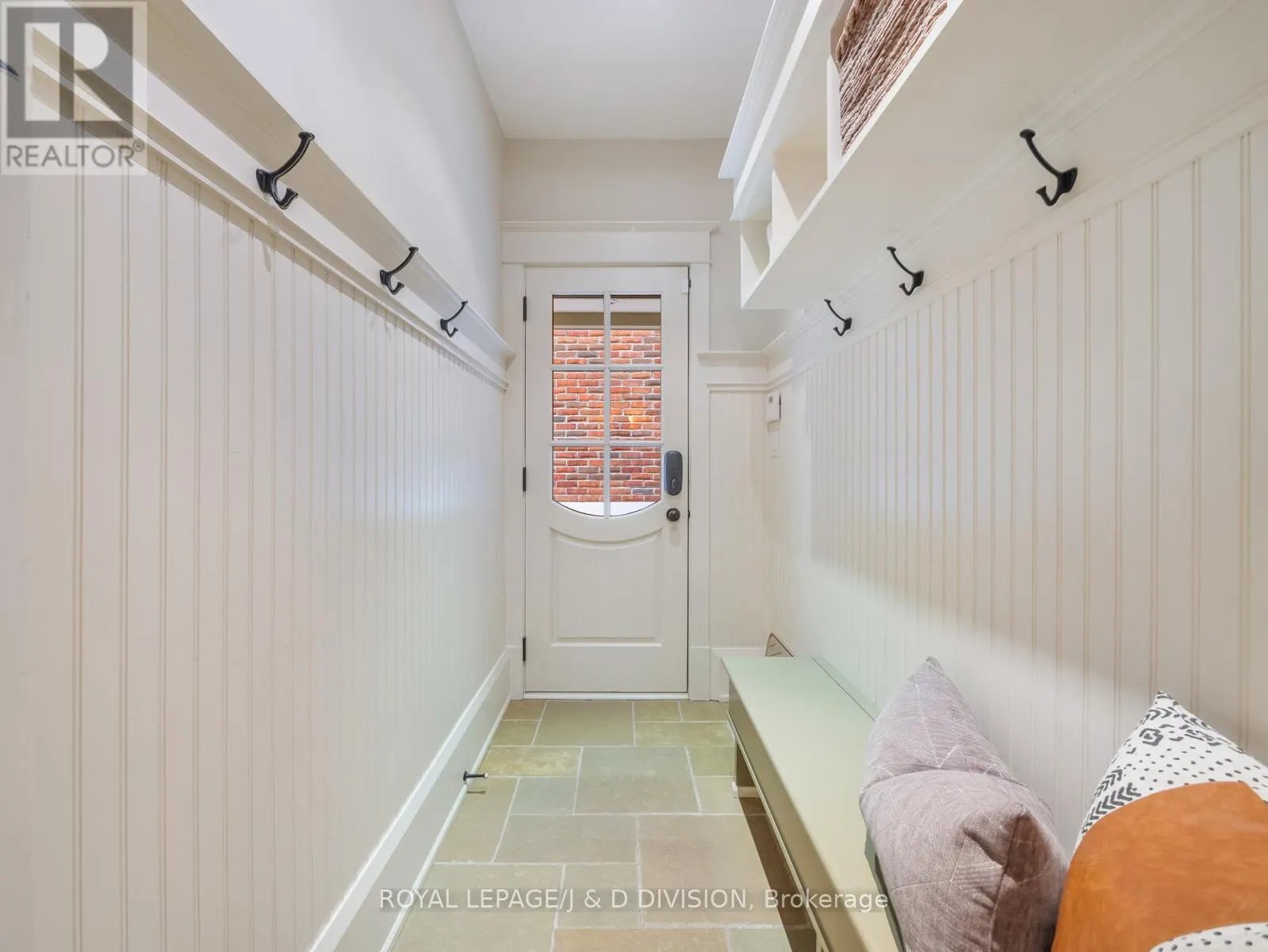 11 CORTLEIGH CRESCENT
