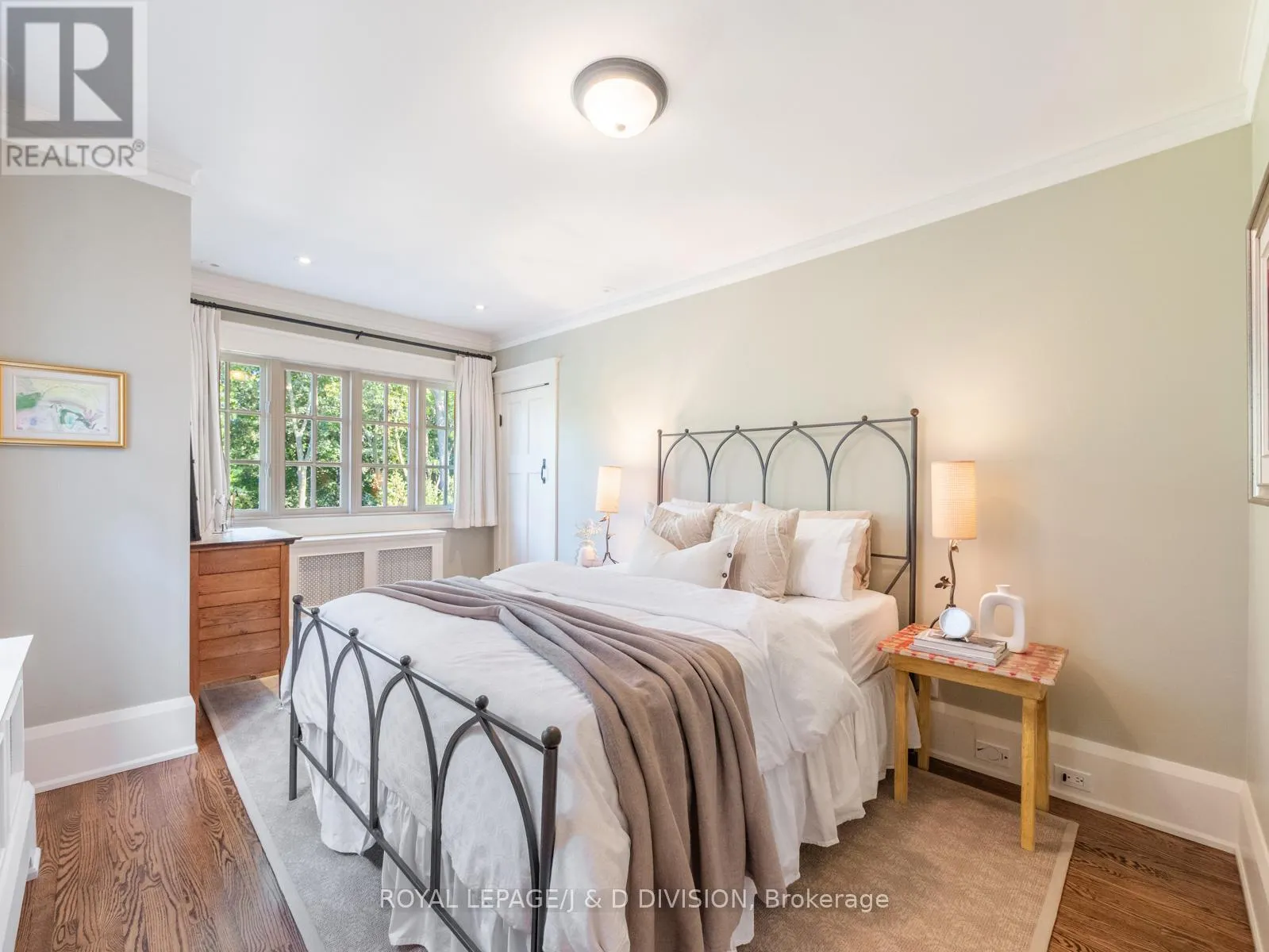 11 CORTLEIGH CRESCENT