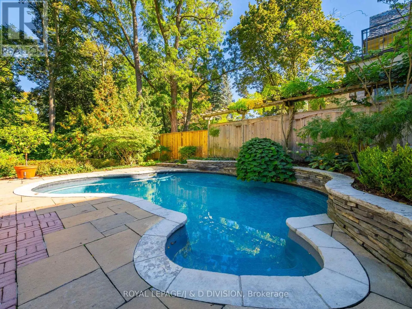 11 CORTLEIGH CRESCENT