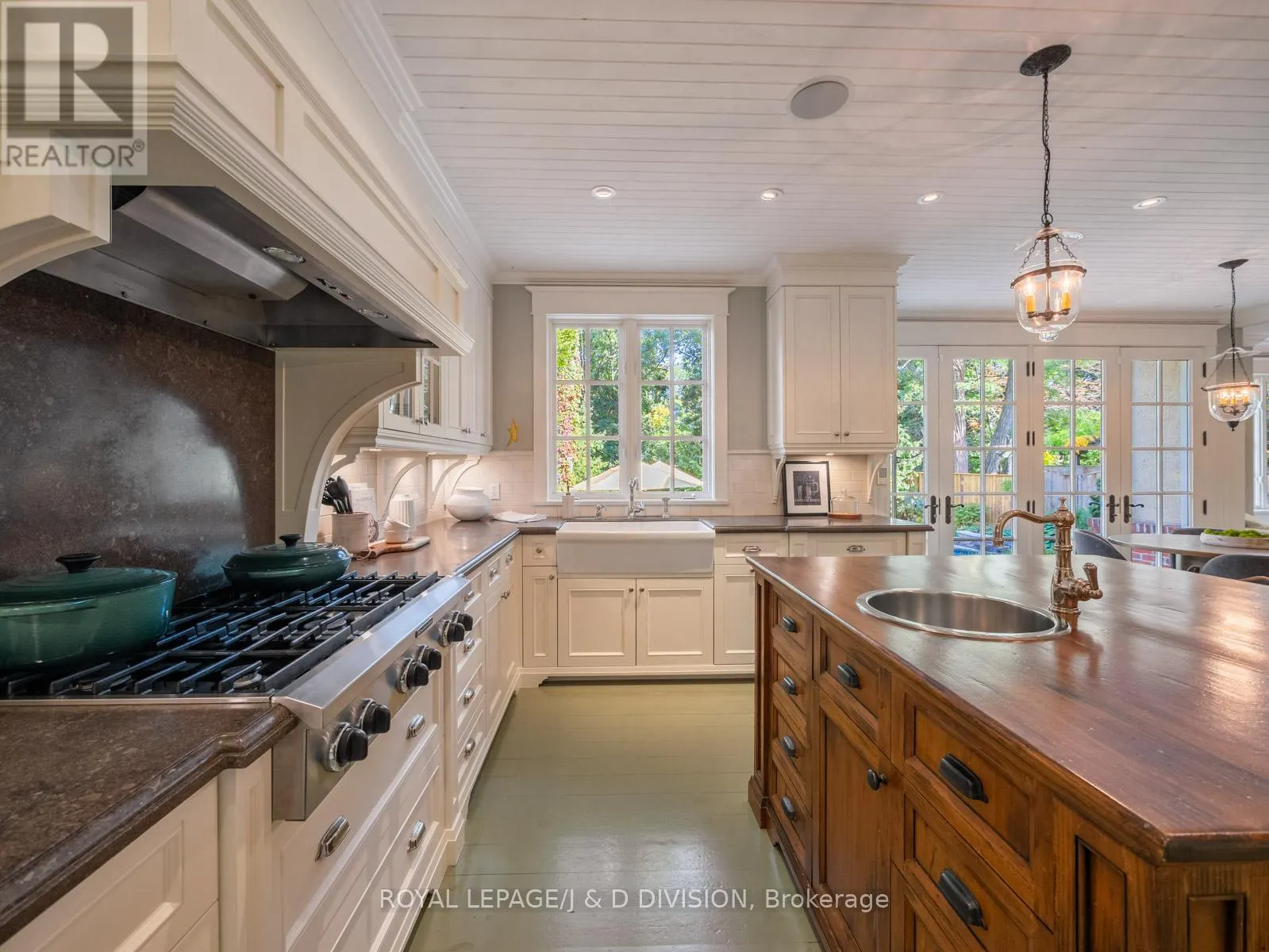 11 CORTLEIGH CRESCENT