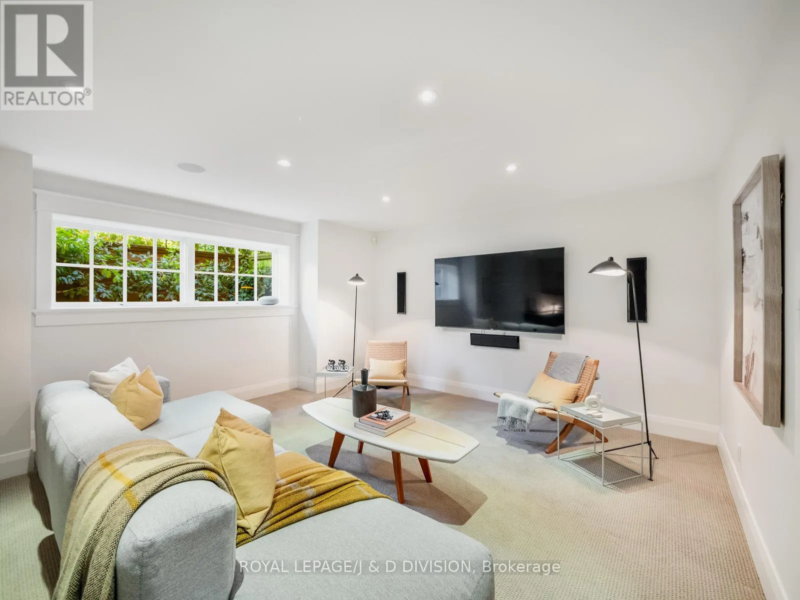 11 CORTLEIGH CRESCENT