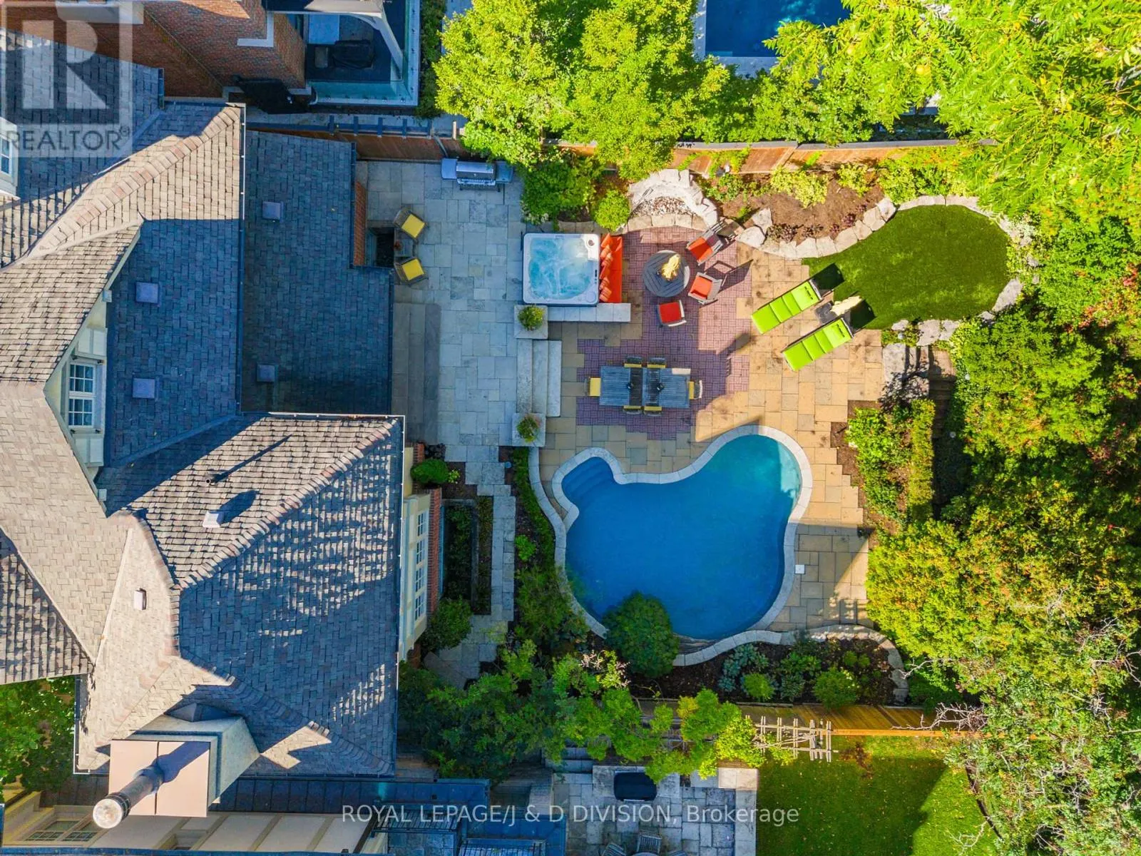 11 CORTLEIGH CRESCENT