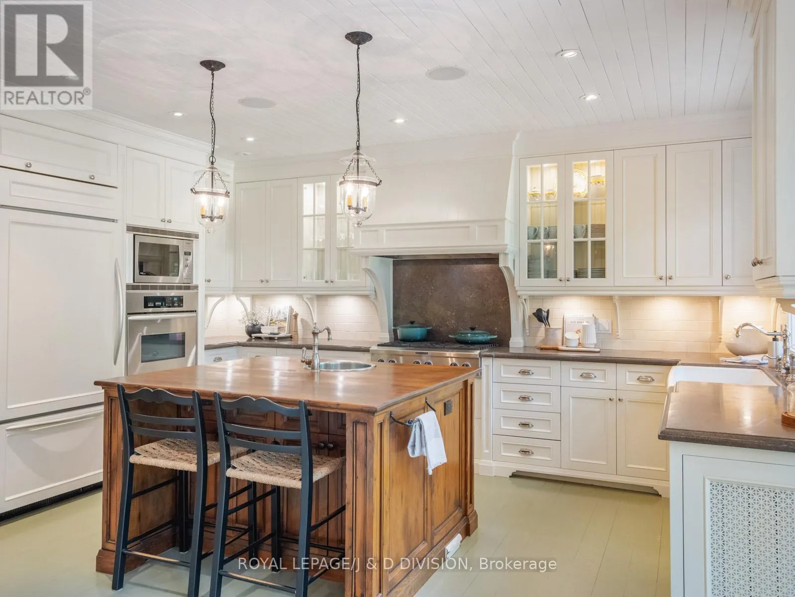 11 CORTLEIGH CRESCENT