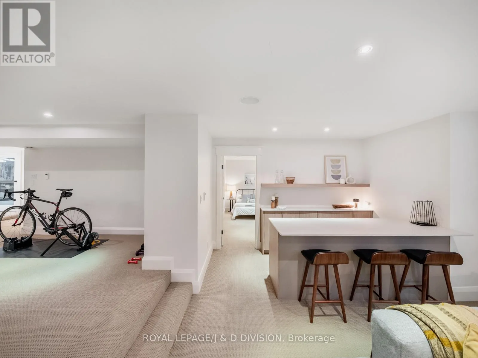 11 CORTLEIGH CRESCENT