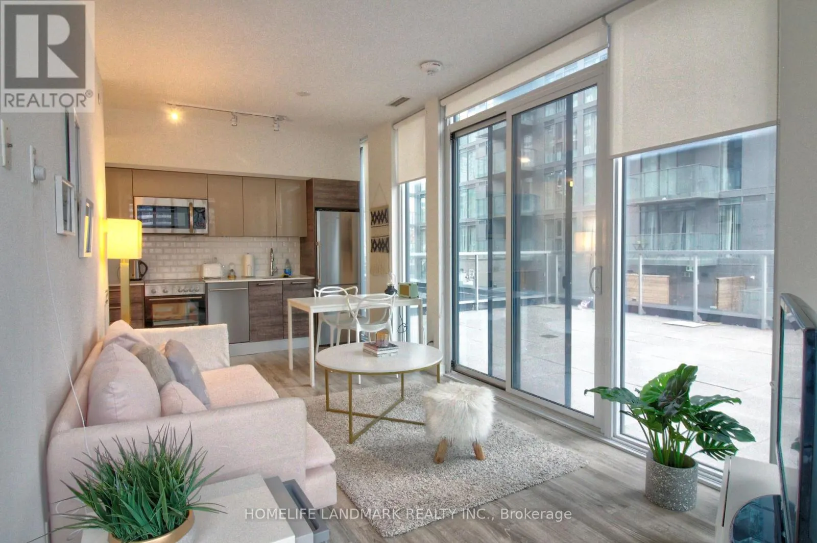 504 - 28 WELLESLEY STREET E