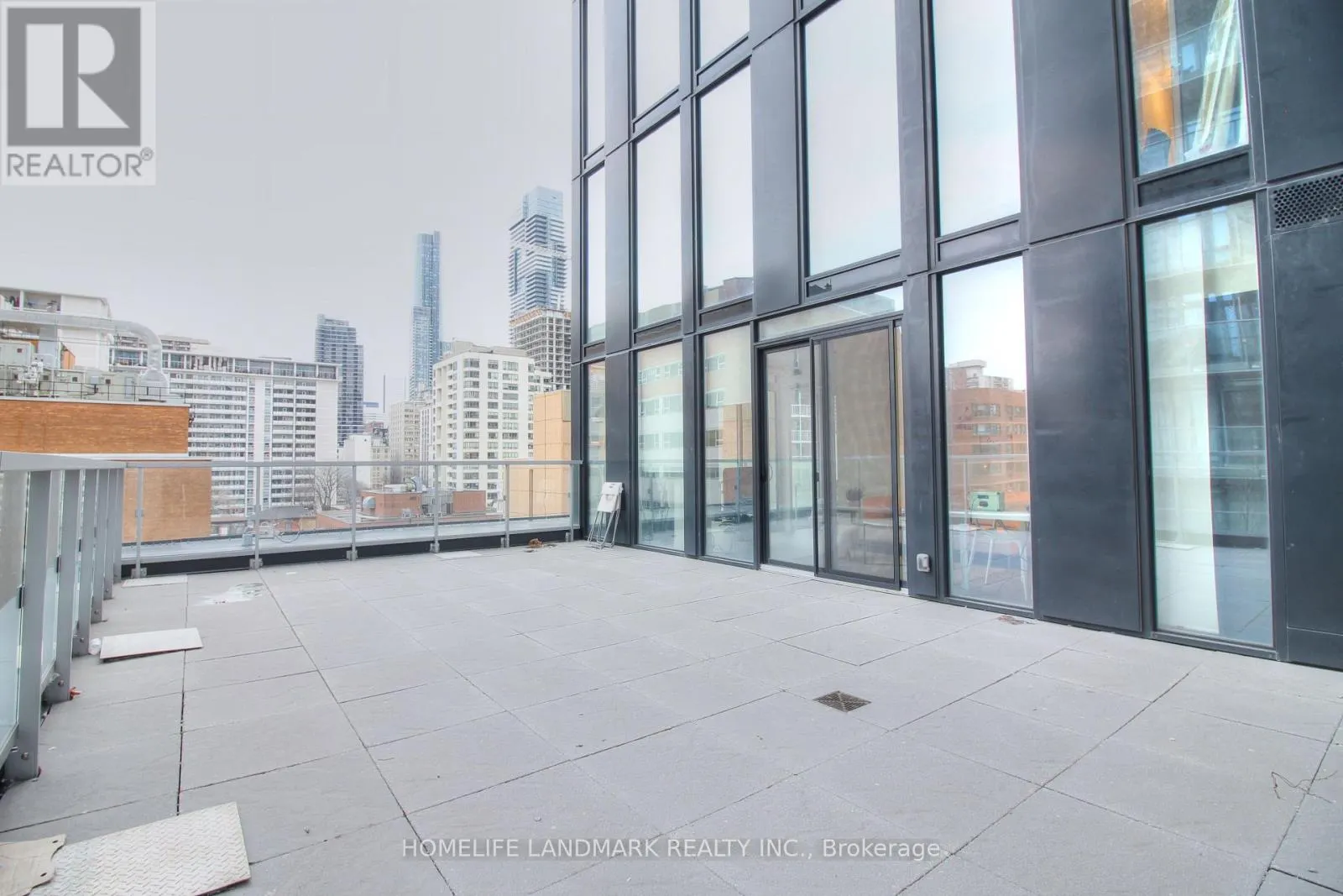 504 - 28 WELLESLEY STREET E