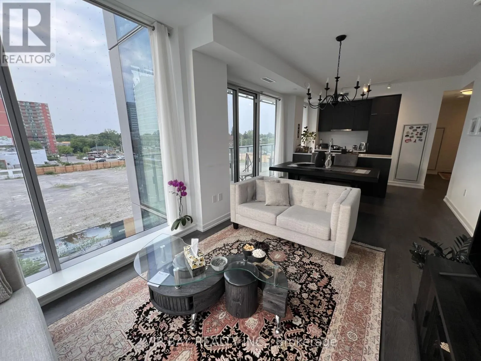 N438 - 7 GOLDEN LION HEIGHTS