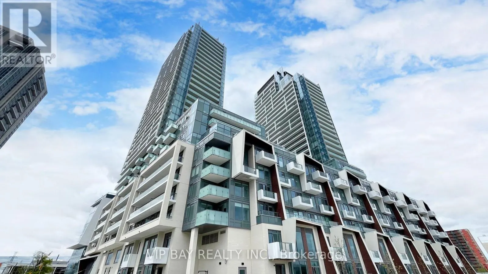 N438 - 7 GOLDEN LION HEIGHTS