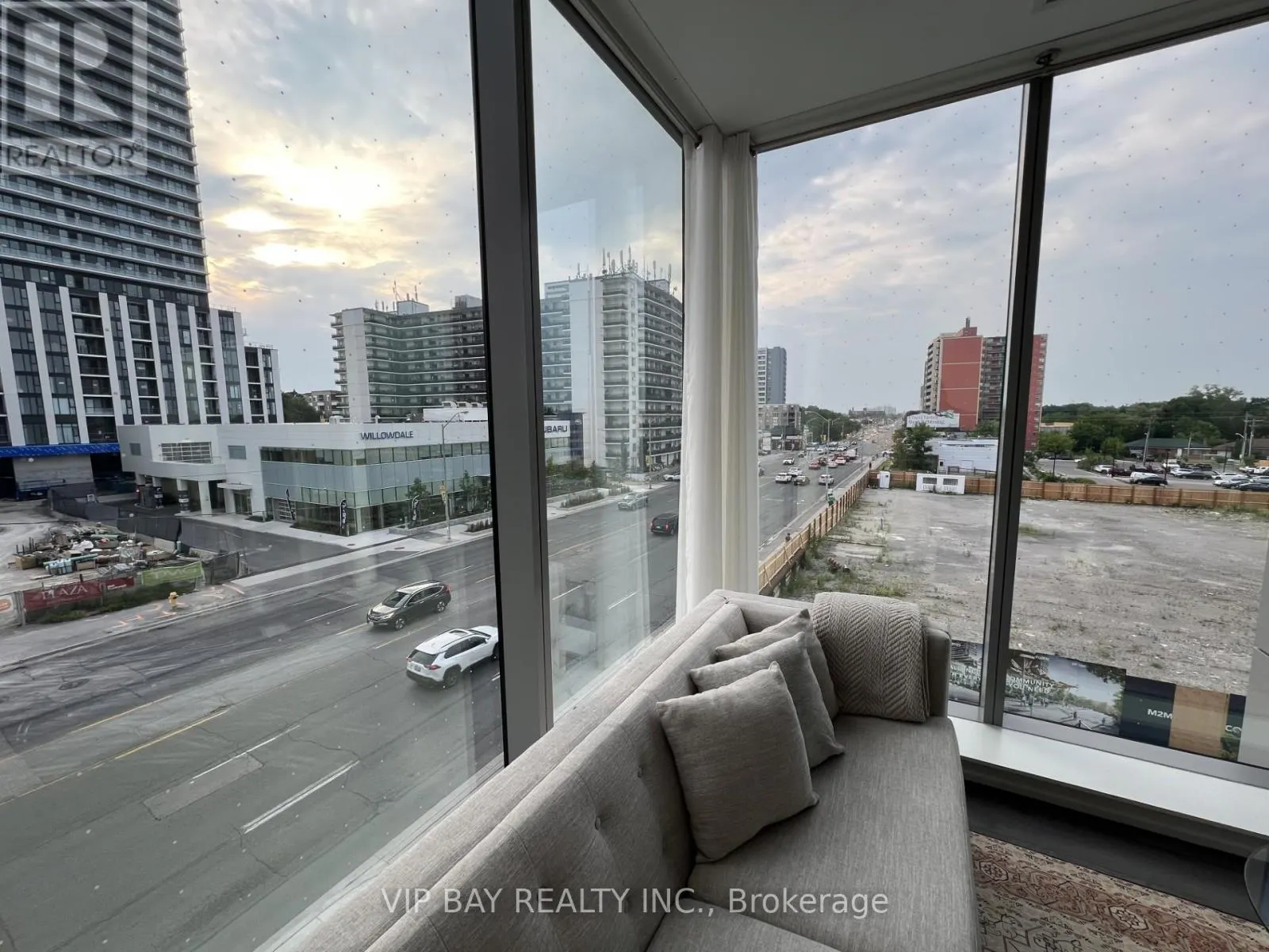 N438 - 7 GOLDEN LION HEIGHTS