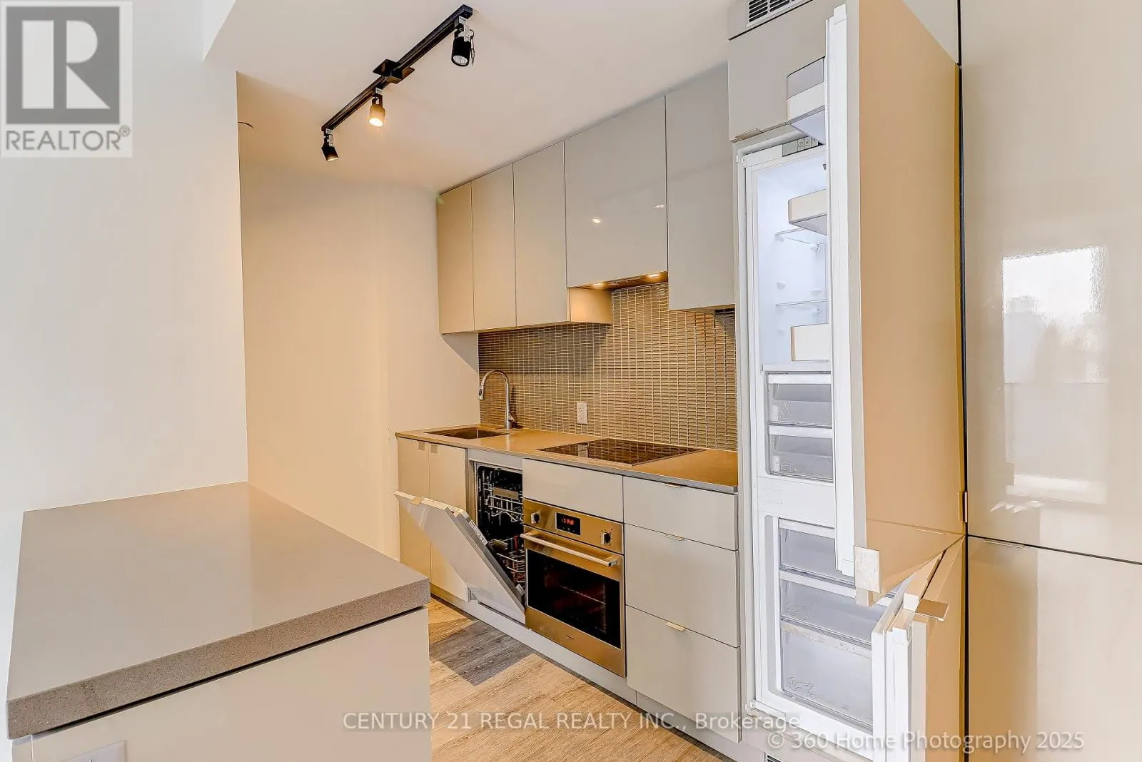 4105 - 7 GRENVILLE STREET