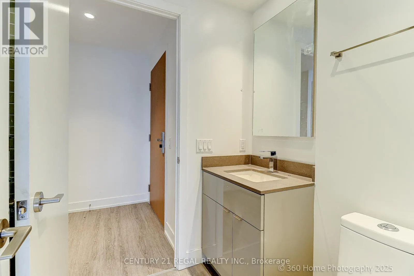 4105 - 7 GRENVILLE STREET