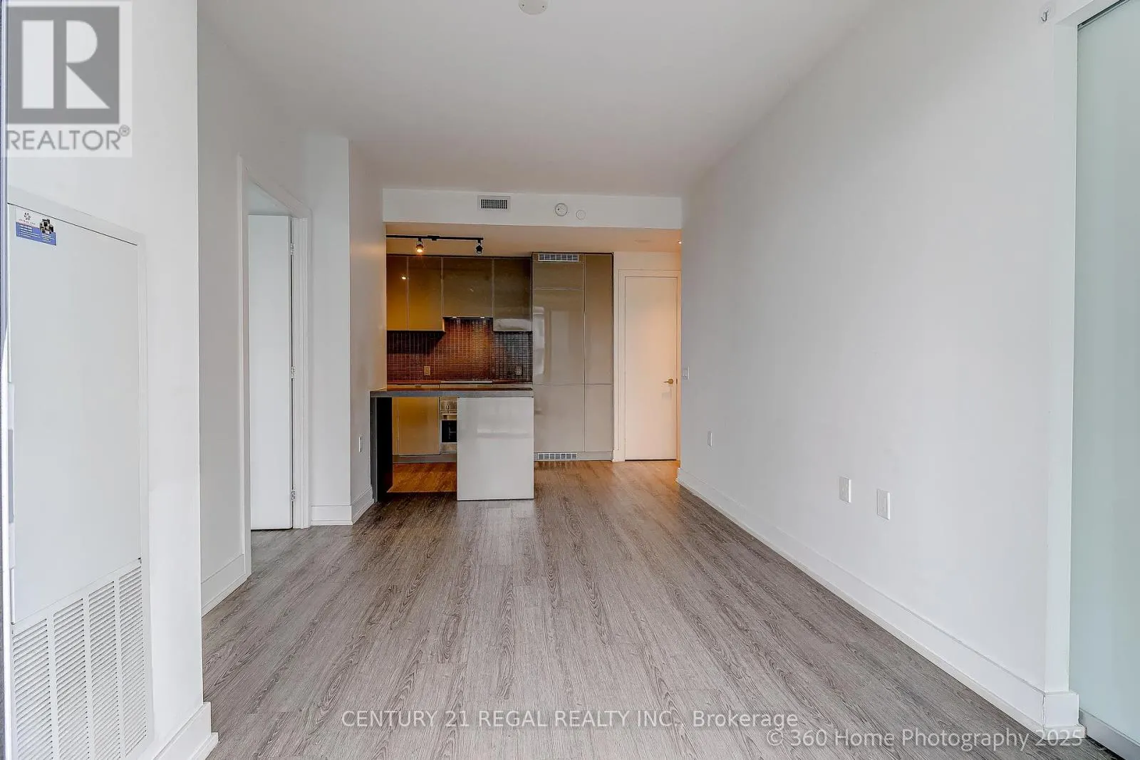 4105 - 7 GRENVILLE STREET