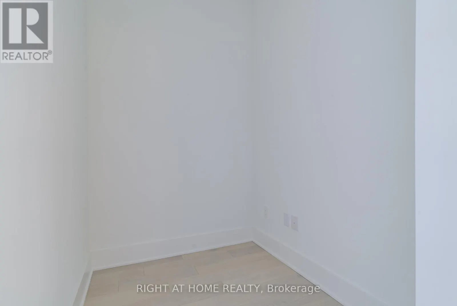 2906 - 11 YORKVILLE AVENUE