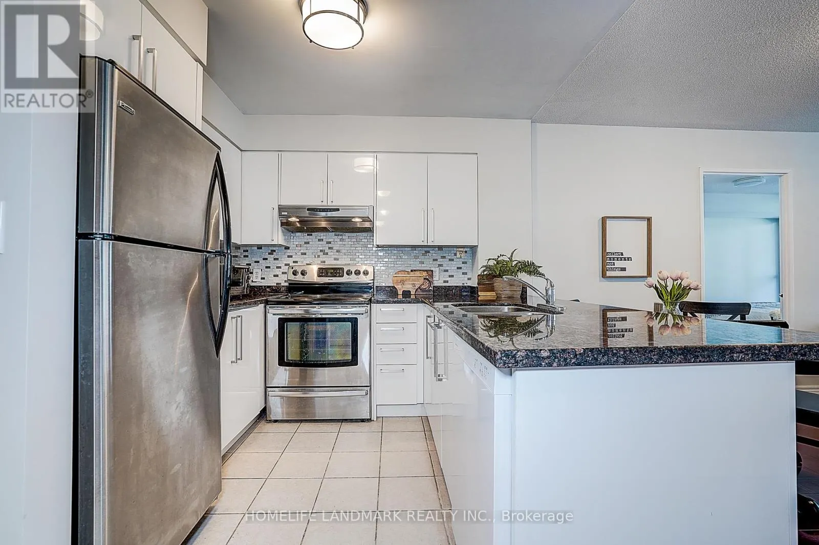 1107 - 23 HOLLYWOOD AVENUE