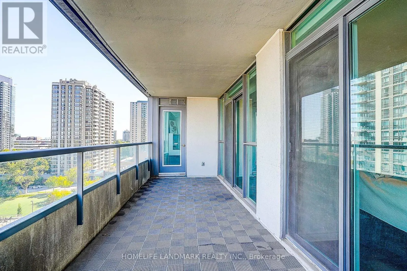 1107 - 23 HOLLYWOOD AVENUE