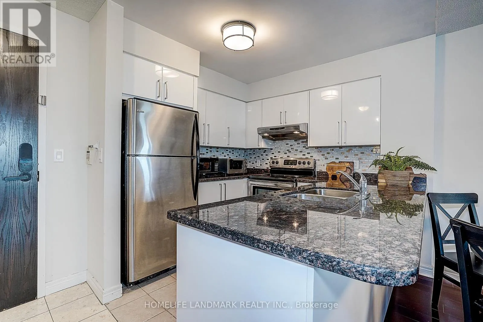 1107 - 23 HOLLYWOOD AVENUE