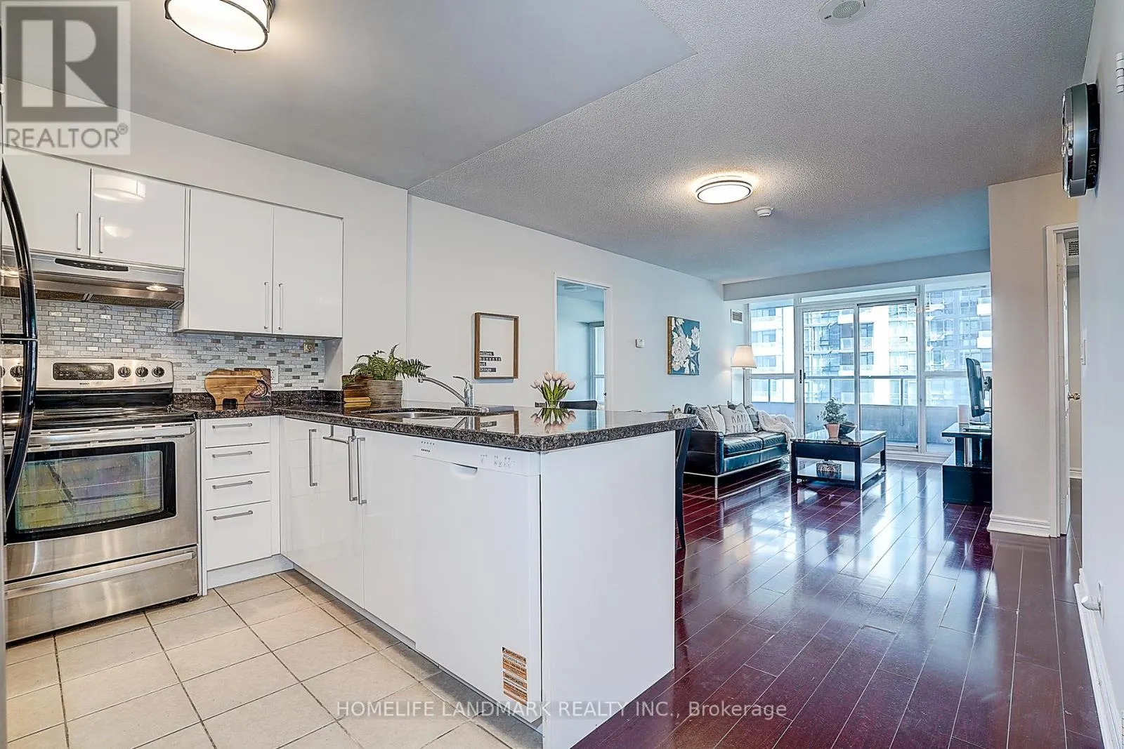 1107 - 23 HOLLYWOOD AVENUE