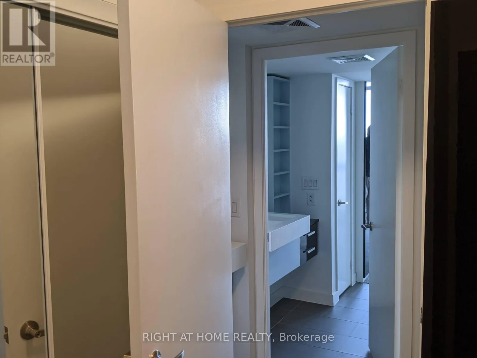 2509 - 38 DAN LECKIE WAY