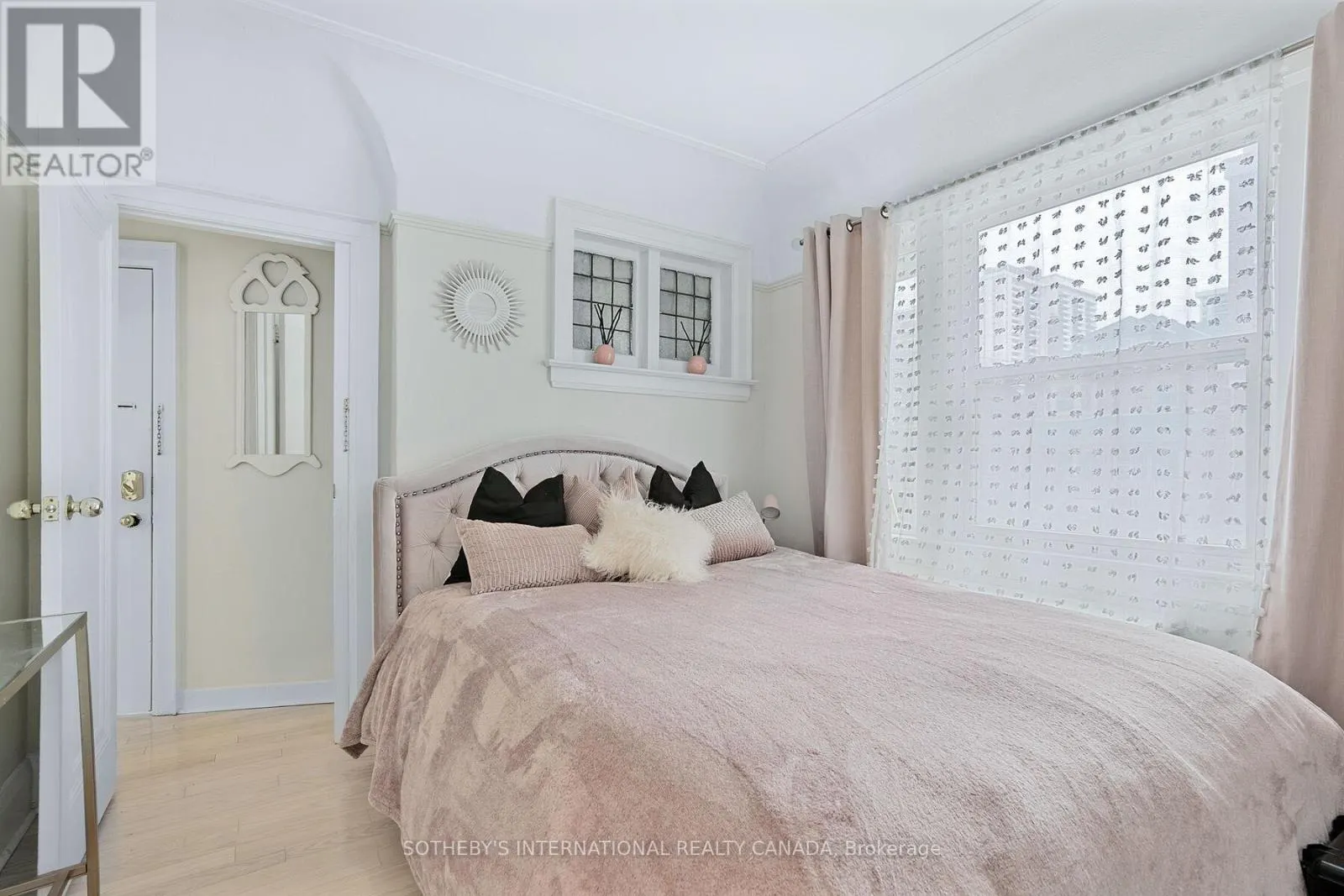 12 BELSIZE DRIVE