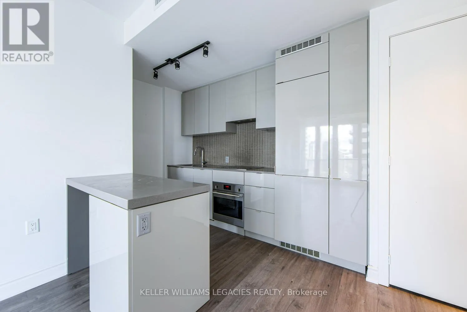 3705 - 7 GRENVILLE STREET