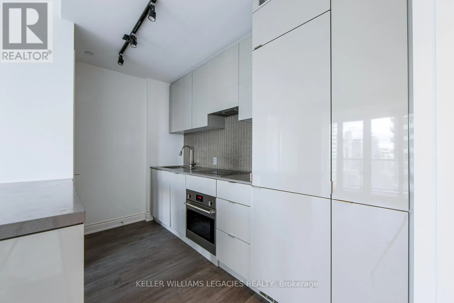 3705 - 7 GRENVILLE STREET