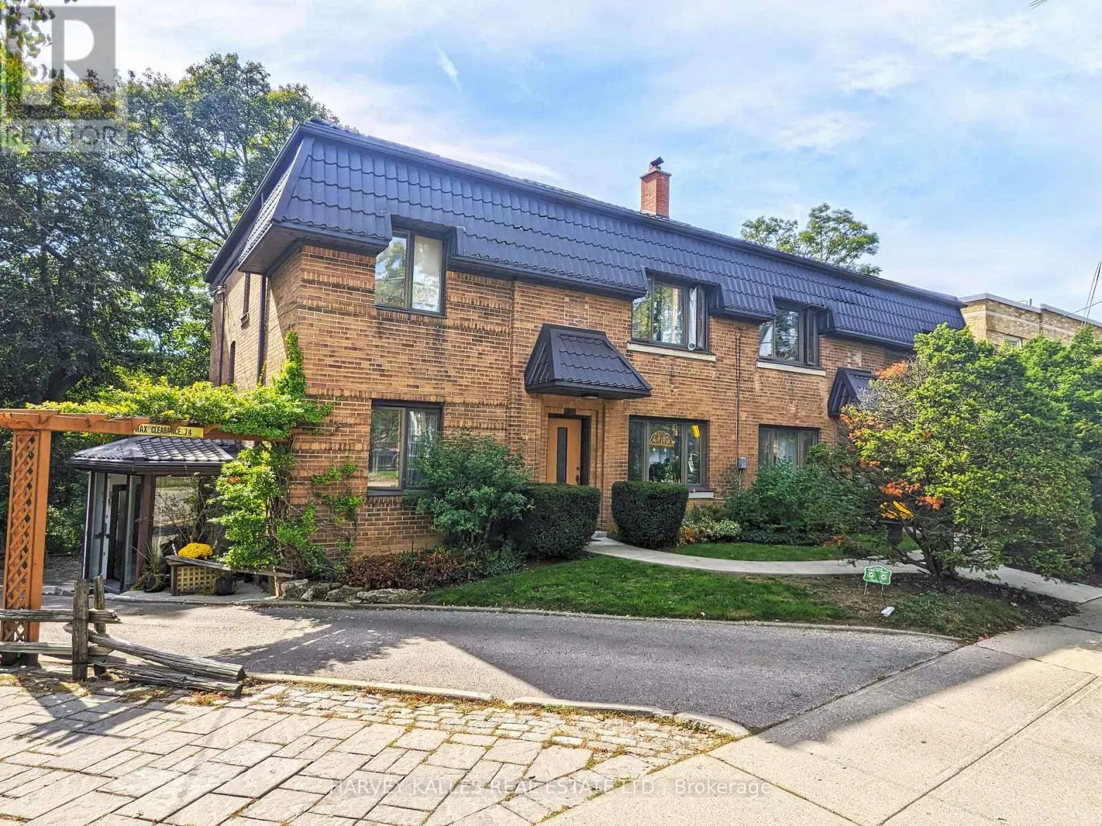 UPPER - 95 CHATSWORTH DRIVE