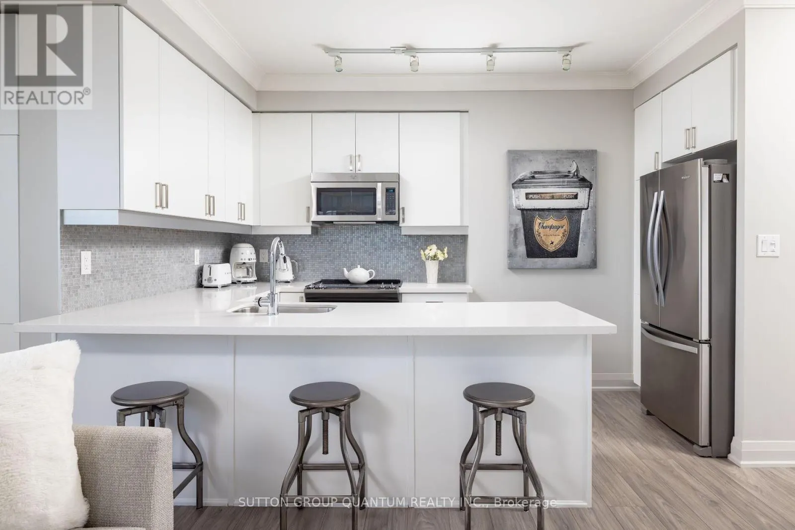 LPH 03 - 400 ADELAIDE STREET E