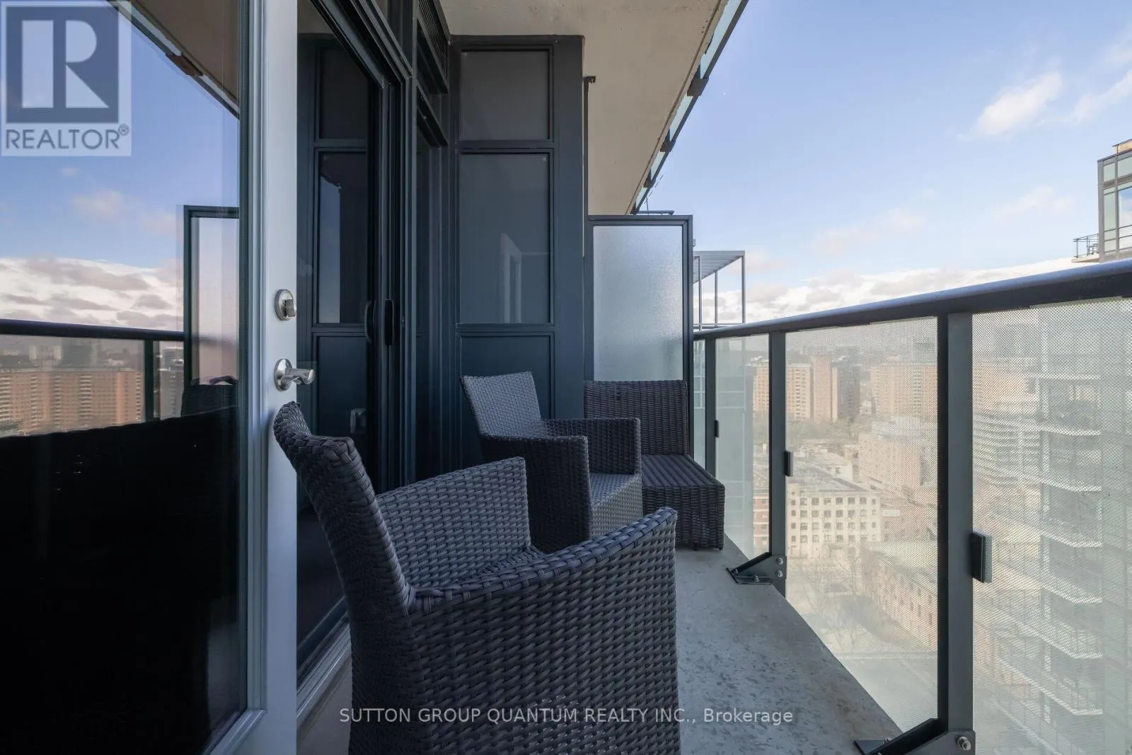 LPH 03 - 400 ADELAIDE STREET E