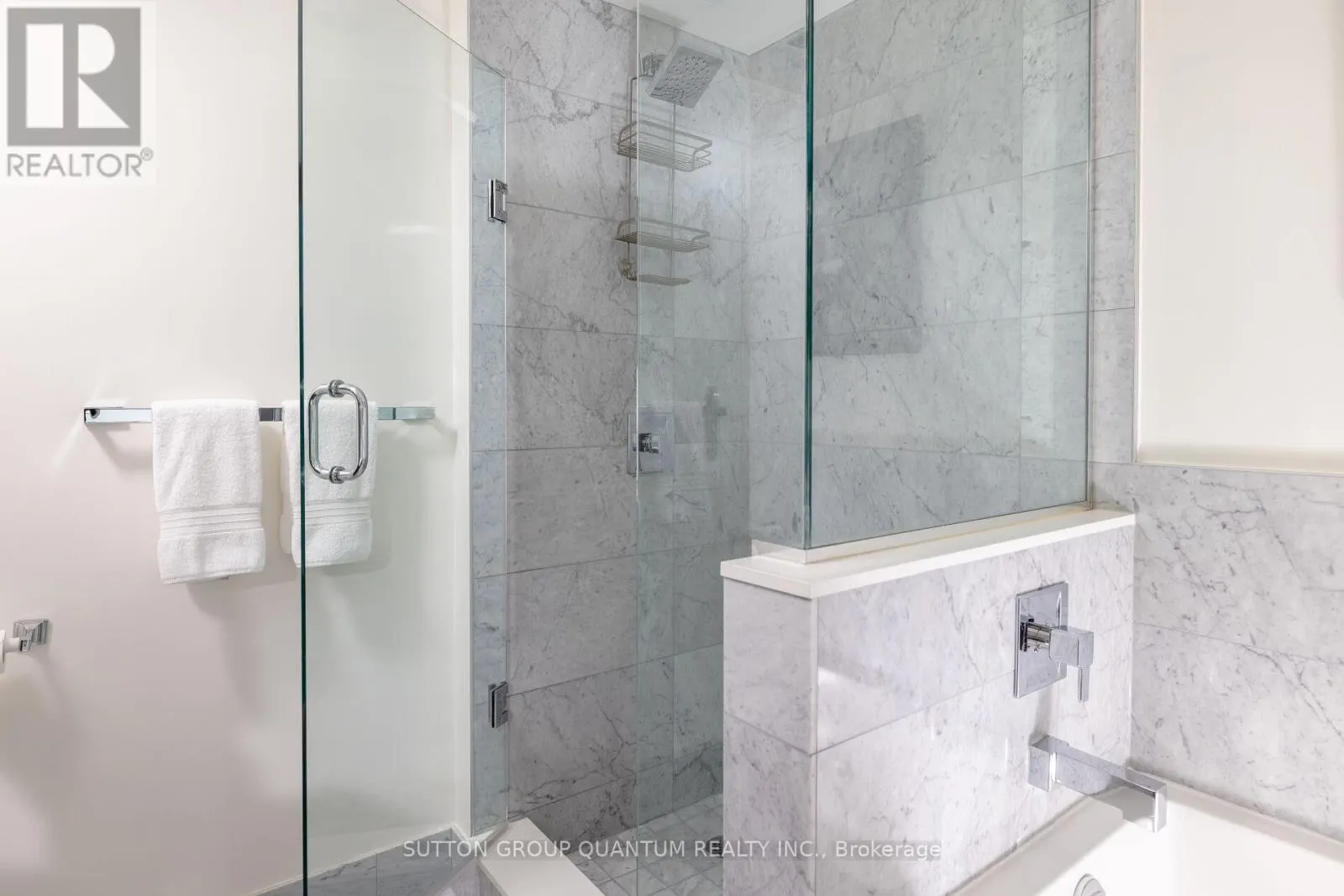 LPH 03 - 400 ADELAIDE STREET E