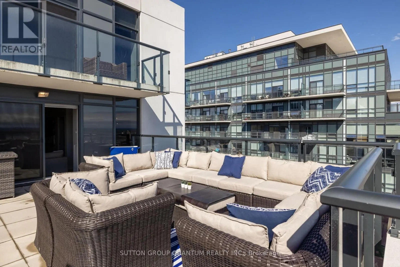 LPH 03 - 400 ADELAIDE STREET E